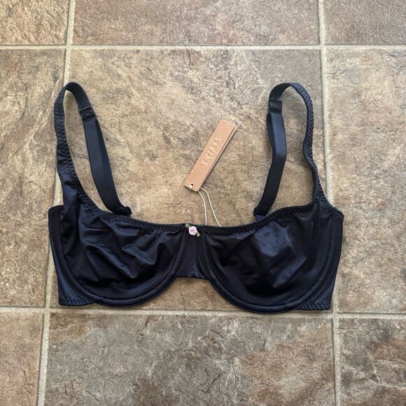Skims Stretch Satin Unlined Scoop Bra Onyx Size 32DD - Picture 1 of 12